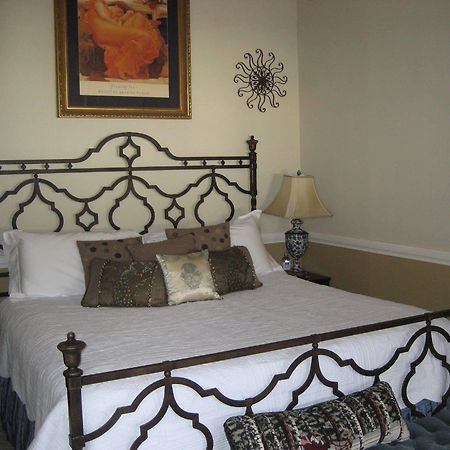 The Firehouse Inn Rutherfordton Room photo